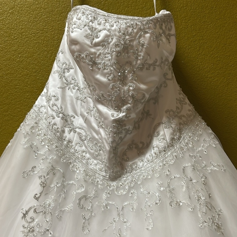 David’s bridal wedding dresses size 26 wide.